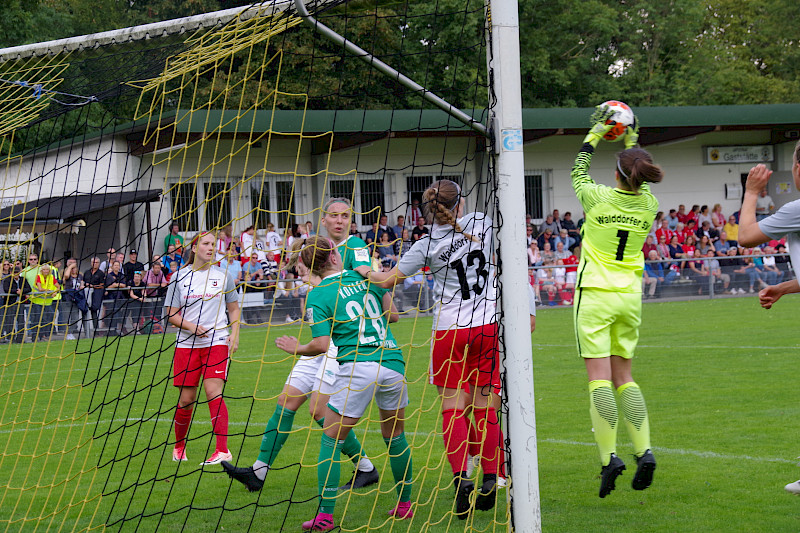 DFB Pokal Frauen - Walddörfer SV gegen SV Werder Bremen