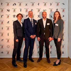 Vorstand des Walddörfer SV: Yvonne Schneeloch, Ulrich Lopatta, MArcel Reimers, Rika Gerke