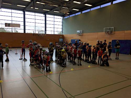 Die Halle in Eckernförde war mit ca 90 Teilnehmern und vielen Zuschauern gut besucht