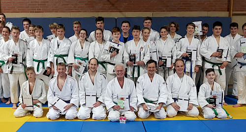 35 erfolgreiche Prüfungsteilnehmer aus dem Hamburger Judo Verband