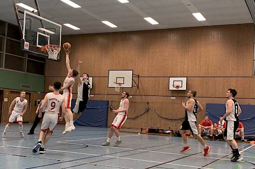 Das Nord-Ost-Derby gegen Bramfeld haben die 1. Herren klar gewonnen (98:72)
